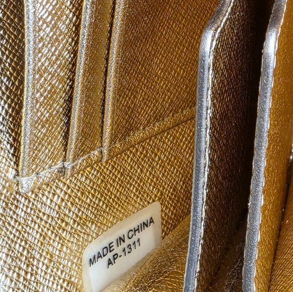 Michael Kors Metallic Gold Lacy Flower Leather Wallet - Picture 8 of 10